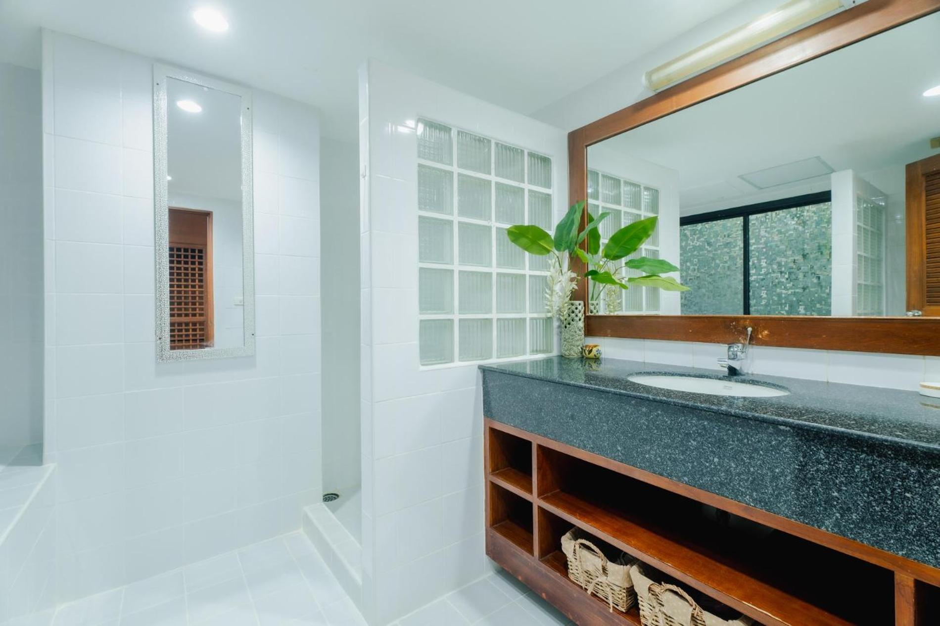 The Sands 2 Bedroom Apartment Naiharn Nai Harn Exterior photo
